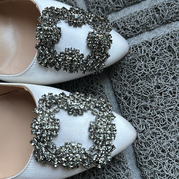 Manolo Blahnik Hangisi Crystal Satin Pumps Size 35 1/1 in White - Picture 5 of 7